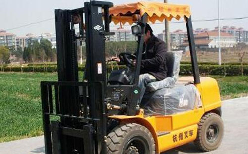 叉車培訓(xùn)對(duì)學(xué)員年齡有要求嗎